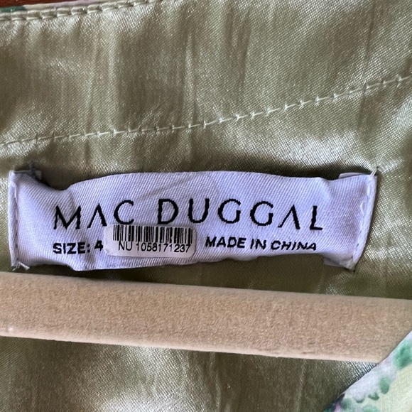 Mac Duggal Tiered A Line Long Sleeve Chiffon Gown Green Floral Maxi Sz 4 - Picture 9 of 15